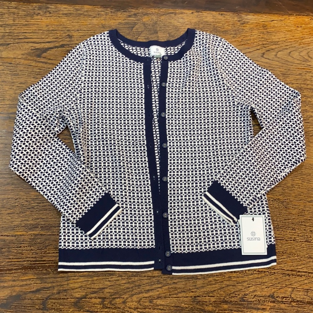 Susina Women’s Sweater size Medium New